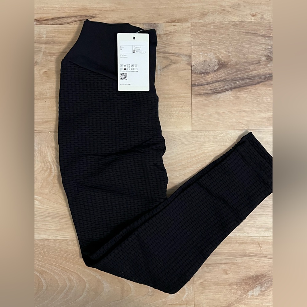 NWT: HALARA Black Textured Leggings